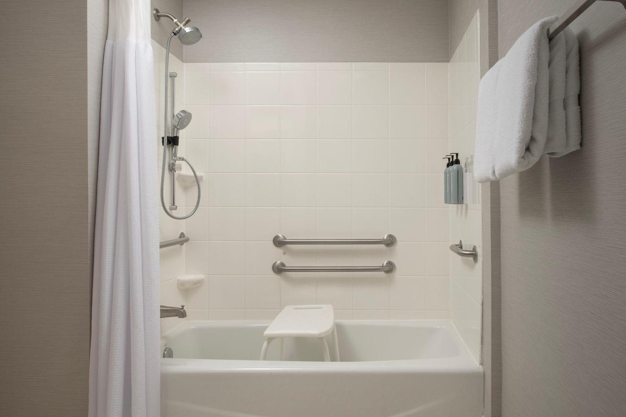 Courtyard By Marriott Panama City Exterior photo