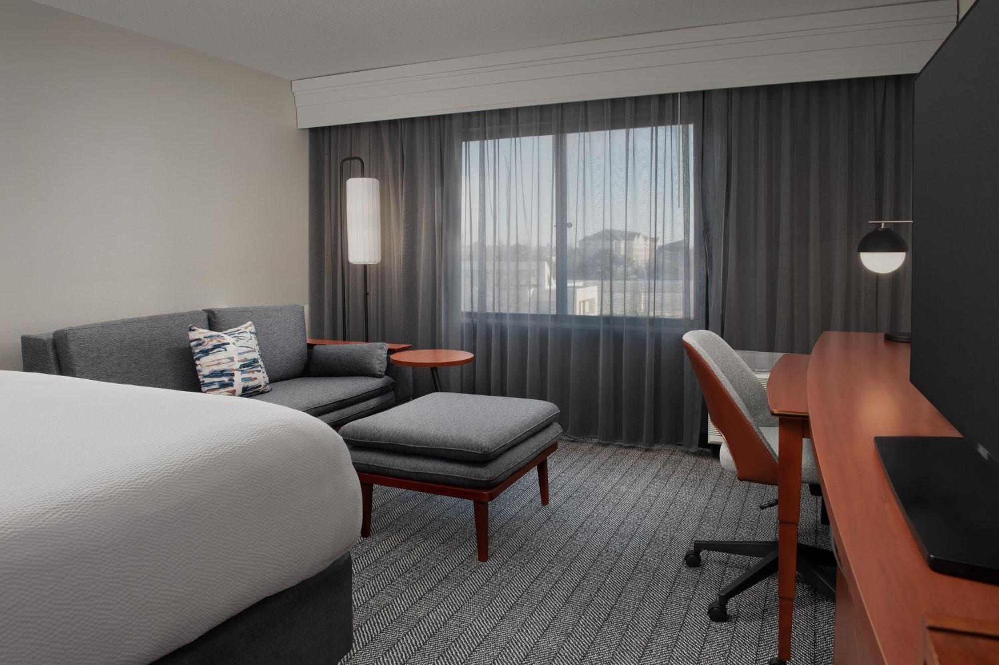 Courtyard By Marriott Panama City Exterior photo