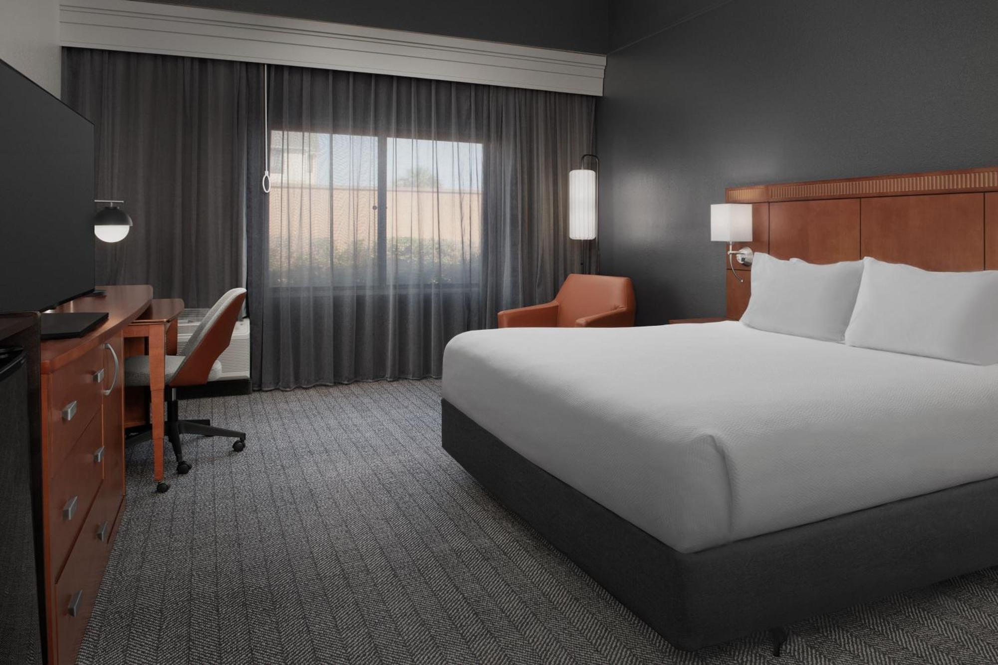 Courtyard By Marriott Panama City Exterior photo