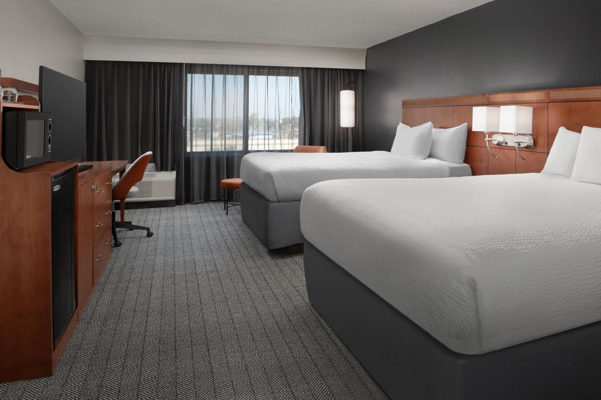 Courtyard By Marriott Panama City Exterior photo