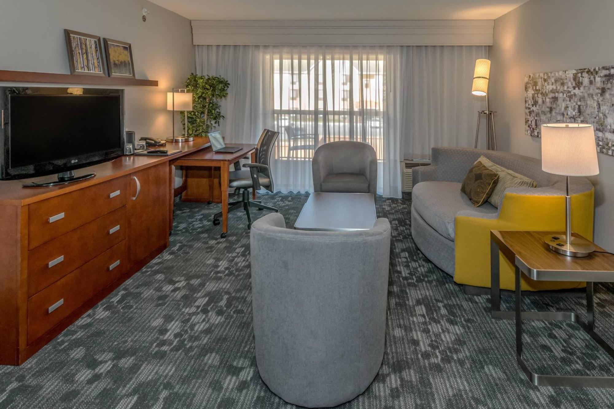 Courtyard By Marriott Panama City Exterior photo