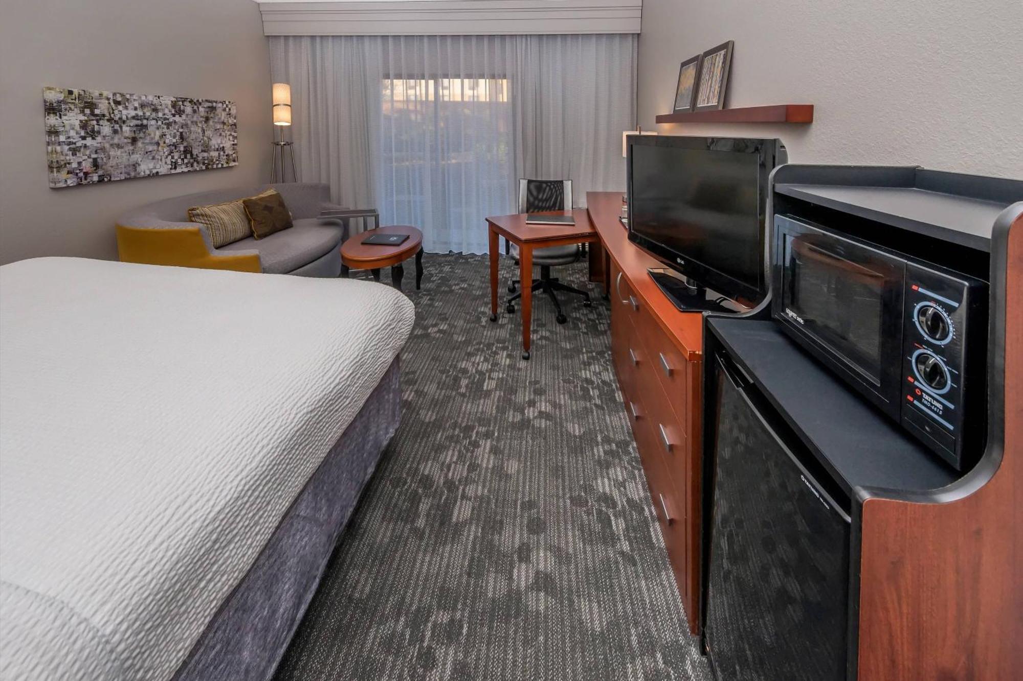 Courtyard By Marriott Panama City Exterior photo