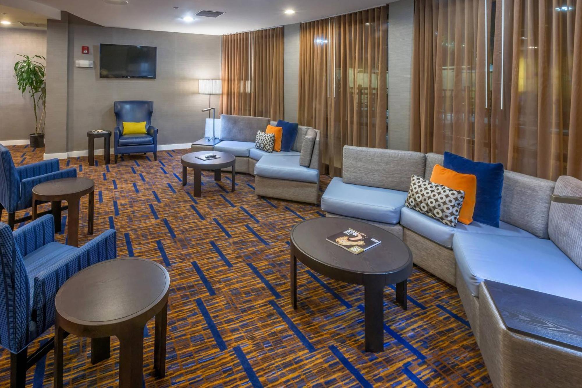 Courtyard By Marriott Panama City Exterior photo