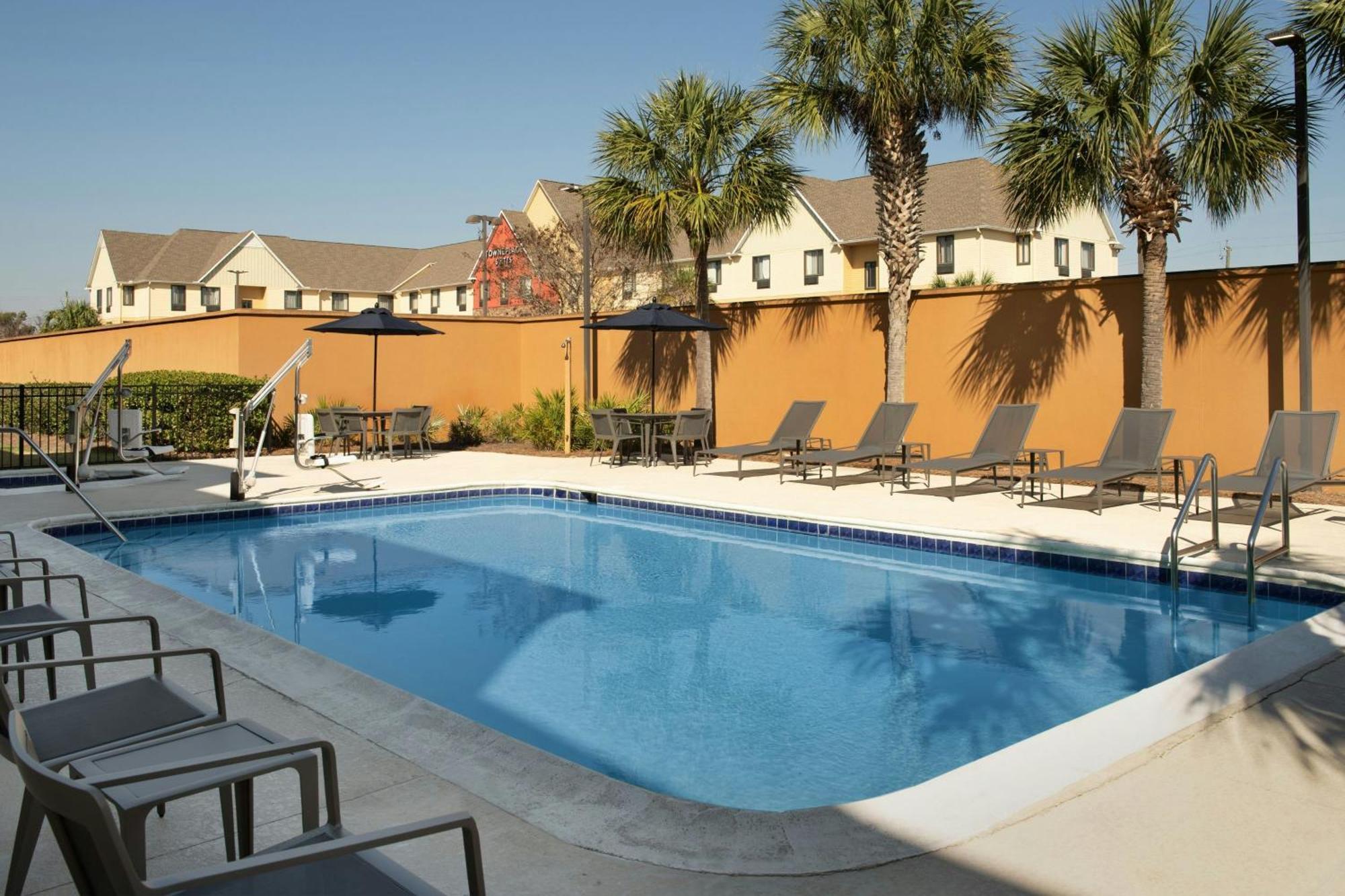 Courtyard By Marriott Panama City Exterior photo