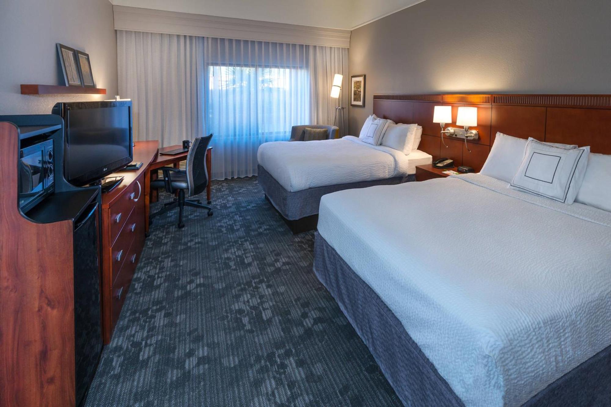 Courtyard By Marriott Panama City Exterior photo