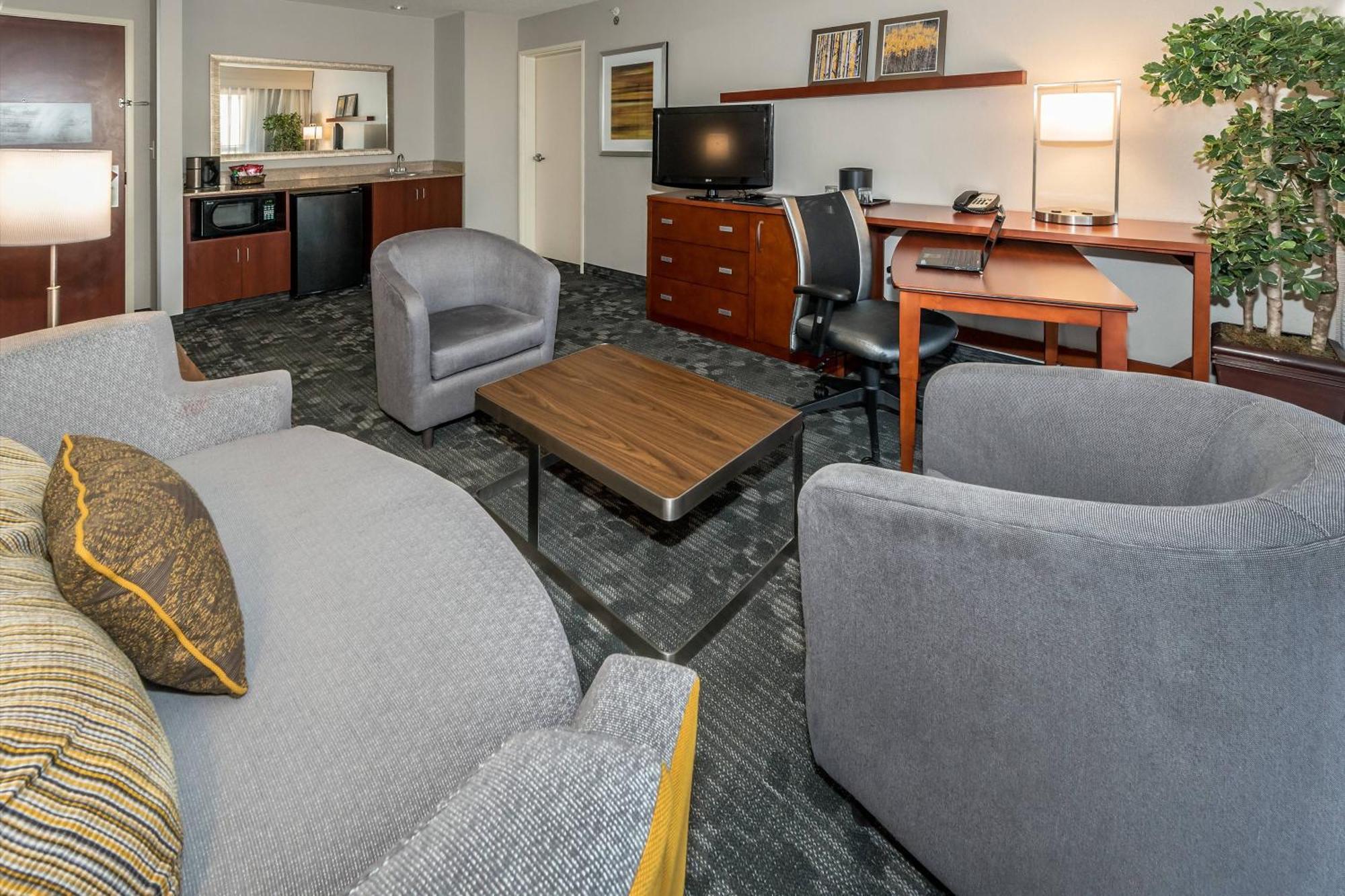Courtyard By Marriott Panama City Exterior photo