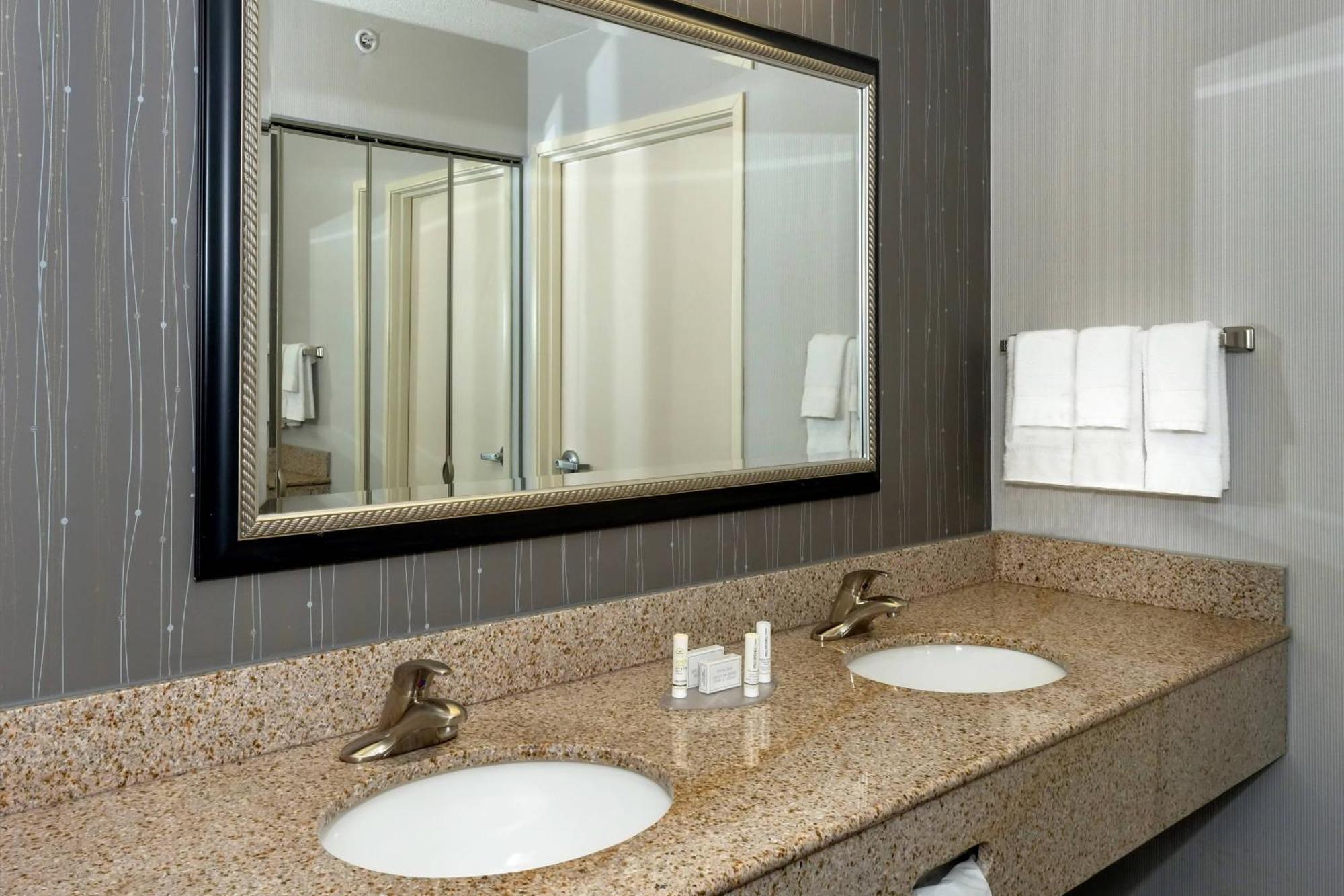 Courtyard By Marriott Panama City Exterior photo